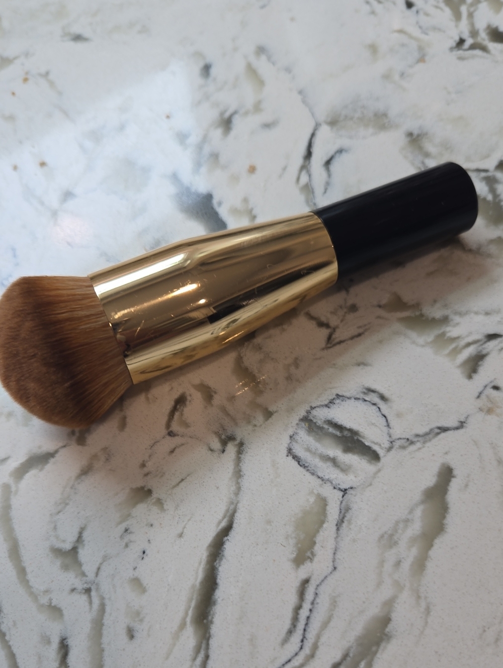 Chanel Sublimage L'Essence de Teint B20 - Gold Packaging - Picture 8 of 8
